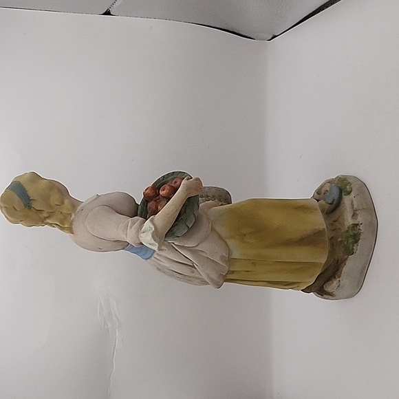 Vintage Homco Bisque Lady Farmer Figurine - Picture 4 of 9